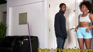 Boss nu paling heboh beauties sunda ka kasampak di anjeun babu sacara seksi Giovanna Bombom ku grinding anjeun imah, kalayan ngagunakeun ngan hiji beureum lingerie adegan full dina-Loka Test de Fudelidade