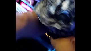 Опьяняющая красотка на баре (без голых)