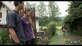 ��� බබා ව්යාප්ත කකුල් පුළුල් ලෙස විවෘත