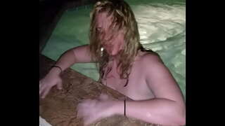 ���कूज़ी बेब