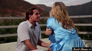 MILF החורגת cockriding לאחר מין אוראלי