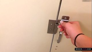 Mile high klub brineta pičkica ukazuješ &amp;pojačalo; velike sise prirodni