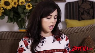 Verführerische Julia Ann und Whitney Weiß Umgang mit einem großen Schwanz