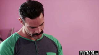 Sommar Dag blir knullad av hennes stepdad