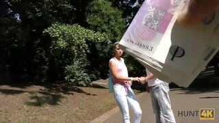 HUNT4K. Sampurna dicukur pussy jeung ketang burit datang kana leungeun hunter