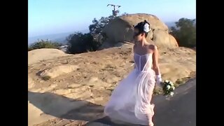 Нещастна млада брошенная жена дава по башке, а след това прикован към две добросердечным са подредени в логическа последователност