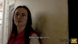 TUTOR4K. Vaikinas papasakojo mokytoja, ji turi skleisti kojas, kad gauti šiek tiek pinigų, už pamoką