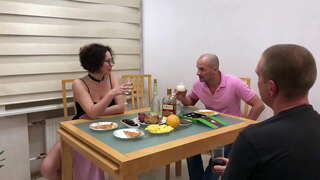 Två killar som knullat en tidigare klasskamrat (del 1)