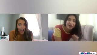 Coed gfs entscheiden, verwenden Ihre Spielsachen, während ein videocall.Busty babe anal-plugs Ihren Arsch und die kleinen Titten Brünette legt Ihren Arsch auf einem Spielzeug