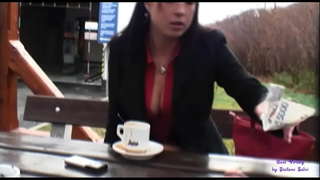 Varakova ass an enger Autobunn-Raststätte op der Juegd no Clienten ze ficken